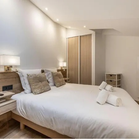 1650 - Charming Penthouse With Stunning Views & Private Parking Apartment Courchevel